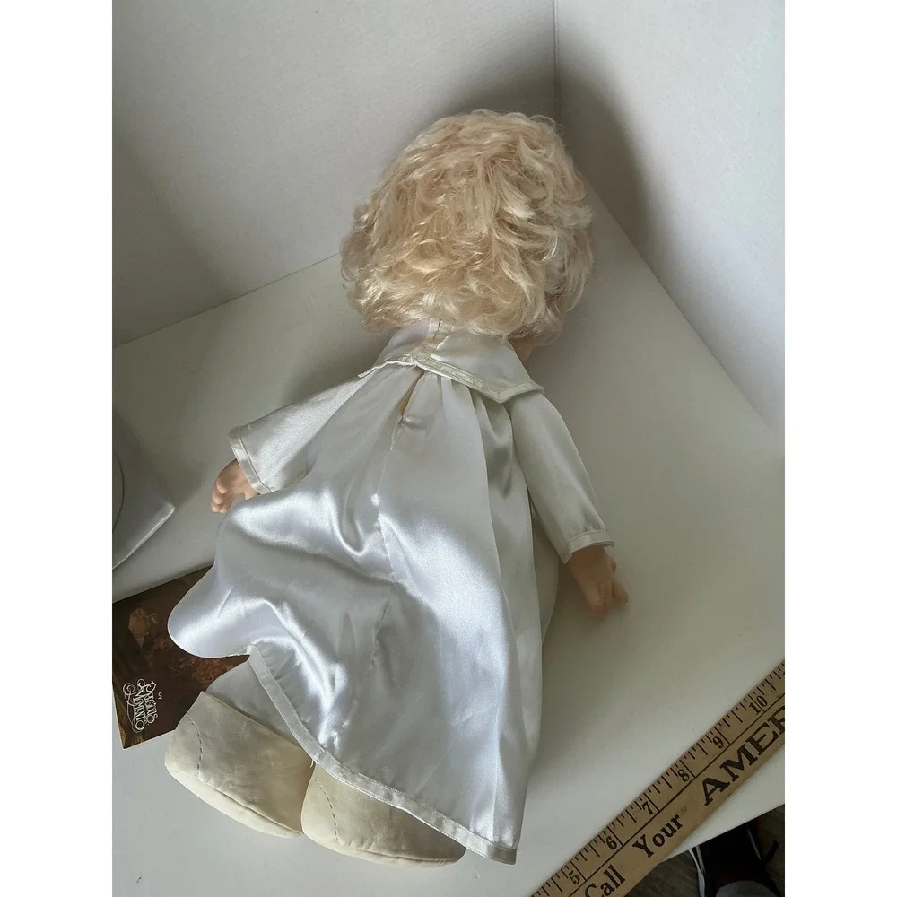 Precious‎ Moments Vintage 1991 Graduation Doll White Satin Gown 15 Inch NWT